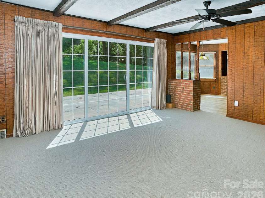 5810 Us 23 Highway, Mars Hill, NC 28754.  MLS# CAR4430509, YatesRealty ID 54840. 
