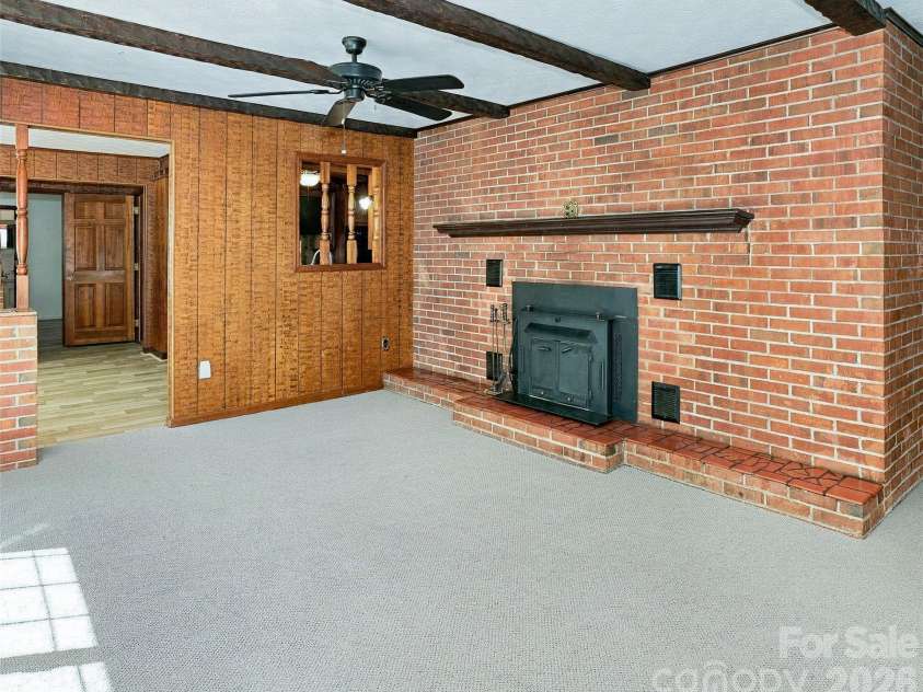5810 Us 23 Highway, Mars Hill, NC 28754.  MLS# CAR4430509, YatesRealty ID 54840. 