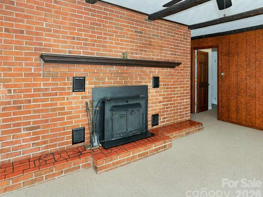 5810 Us 23 Highway, Mars Hill, NC 28754.  MLS# CAR4430509, YatesRealty ID 54840. 