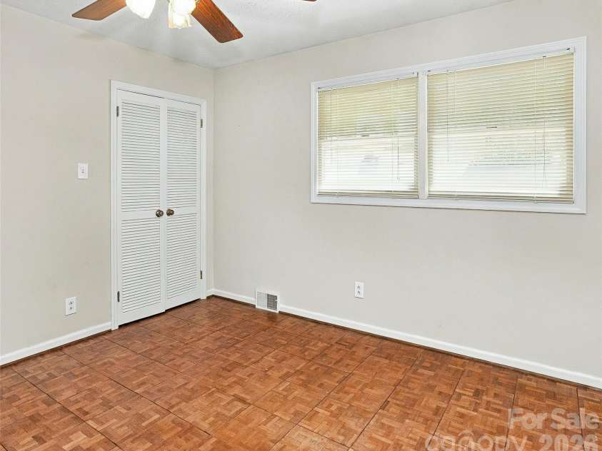 5810 Us 23 Highway, Mars Hill, NC 28754.  MLS# CAR4430509, YatesRealty ID 54840. 