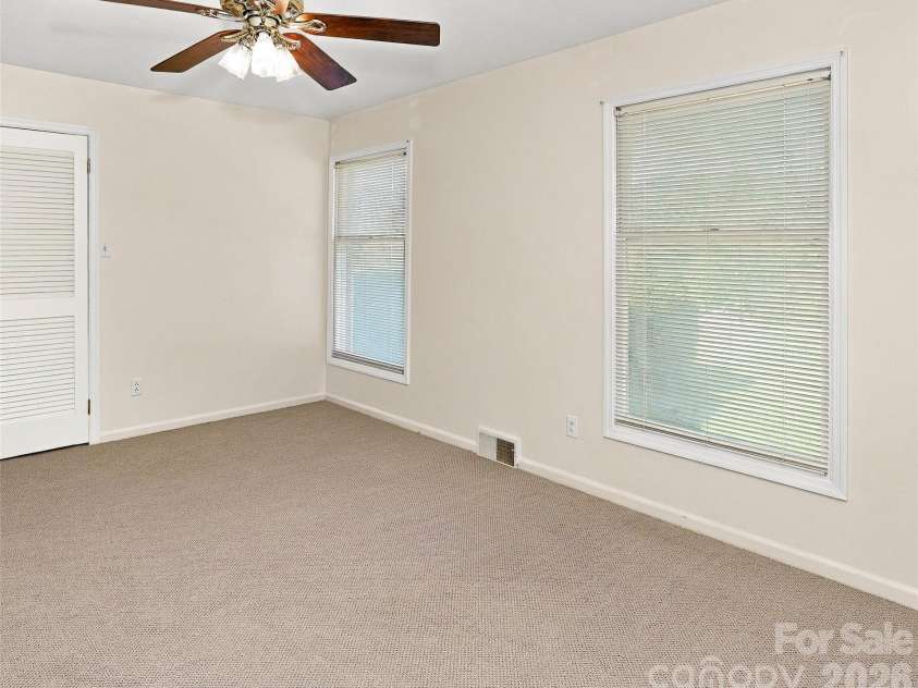 5810 Us 23 Highway, Mars Hill, NC 28754.  MLS# CAR4430509, YatesRealty ID 54840. 