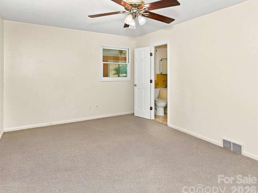 5810 Us 23 Highway, Mars Hill, NC 28754.  MLS# CAR4430509, YatesRealty ID 54840. 