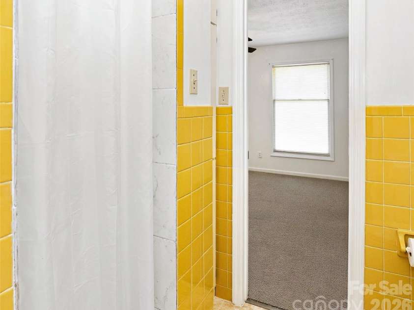 5810 Us 23 Highway, Mars Hill, NC 28754.  MLS# CAR4430509, YatesRealty ID 54840. 