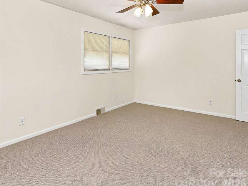 5810 Us 23 Highway, Mars Hill, NC 28754.  MLS# CAR4430509, YatesRealty ID 54840. 