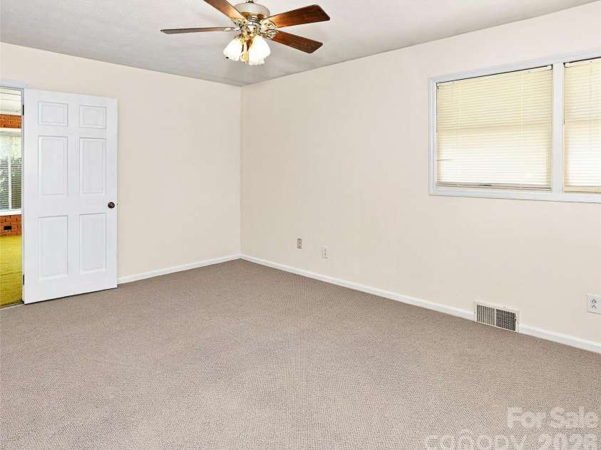 5810 Us 23 Highway, Mars Hill, NC 28754.  MLS# CAR4430509, YatesRealty ID 54840. 