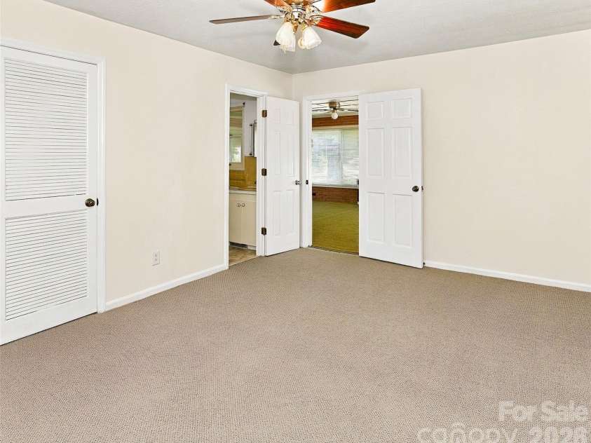 5810 Us 23 Highway, Mars Hill, NC 28754.  MLS# CAR4430509, YatesRealty ID 54840. 