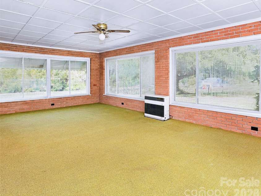 5810 Us 23 Highway, Mars Hill, NC 28754.  MLS# CAR4430509, YatesRealty ID 54840. 