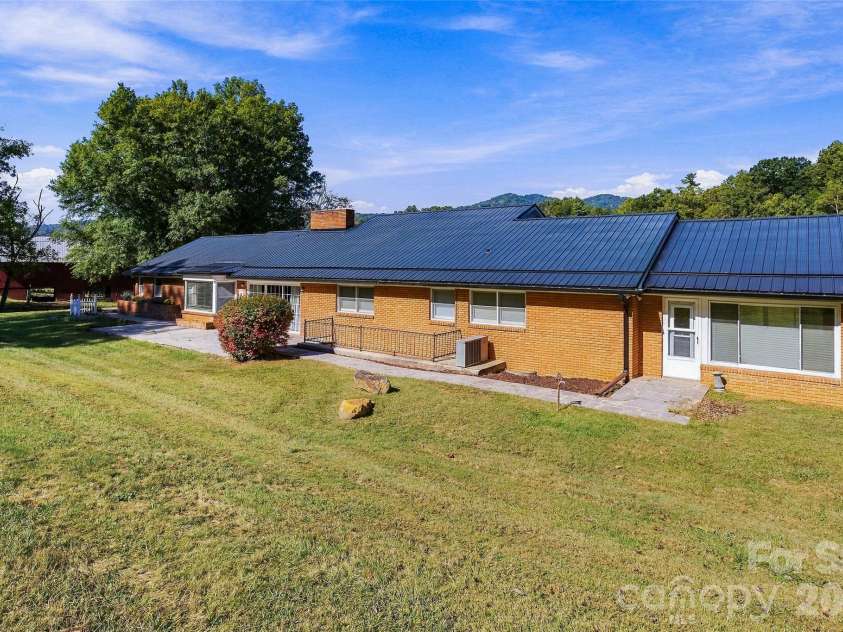 5810 Us 23 Highway, Mars Hill, NC 28754.  MLS# CAR4430509, YatesRealty ID 54840. 