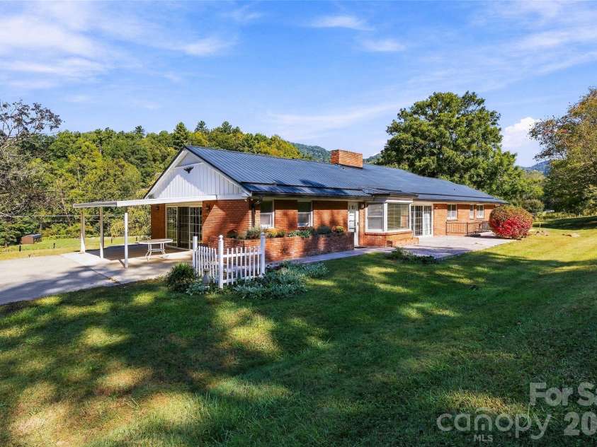 5810 Us 23 Highway, Mars Hill, NC 28754.  MLS# CAR4430509, YatesRealty ID 54840. 