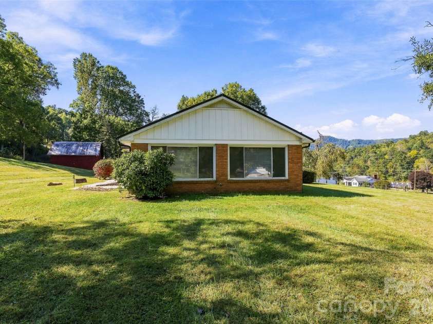 5810 Us 23 Highway, Mars Hill, NC 28754.  MLS# CAR4430509, YatesRealty ID 54840. 