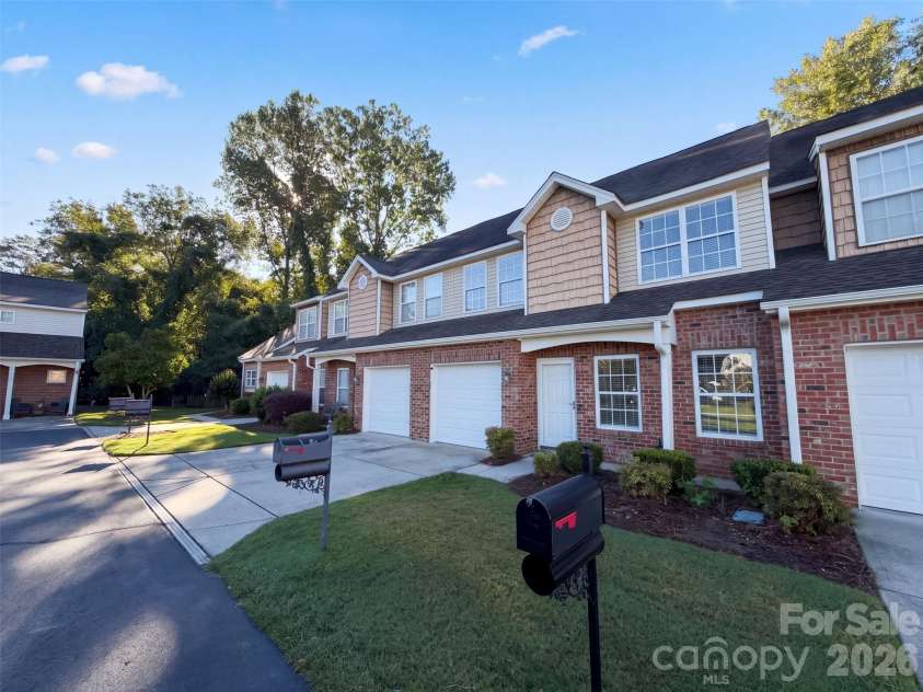 361 Valley Brook Lane, Concord, NC 28025.  MLS# CAR4431035, YatesRealty ID 54841. 