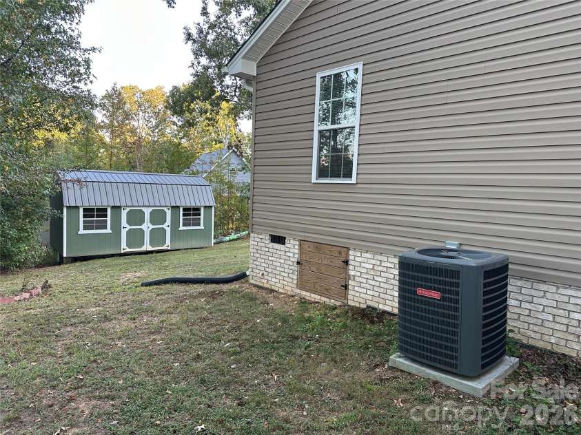 177 Pinehaven Drive, New London, NC 28127.  MLS# CAR4431526, YatesRealty ID 54846. 