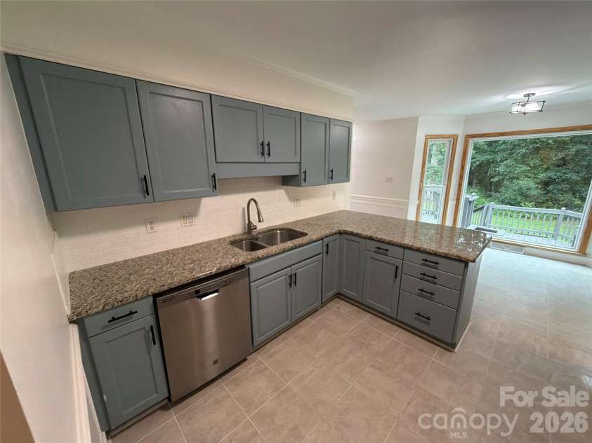 4412 Lazy Drive, Charlotte, NC 28215.  MLS# CAR4431553, YatesRealty ID 54847. 