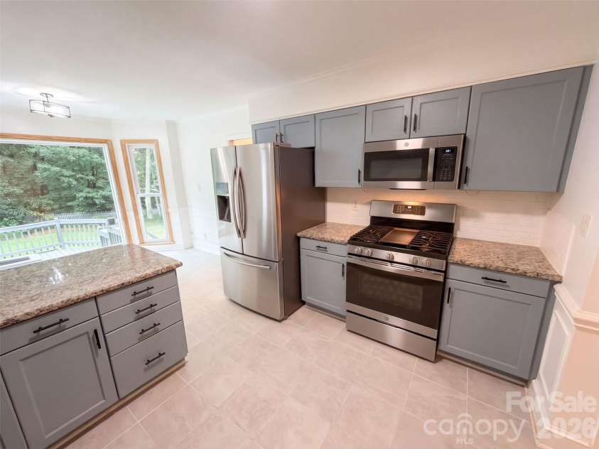 4412 Lazy Drive, Charlotte, NC 28215.  MLS# CAR4431553, YatesRealty ID 54847. 