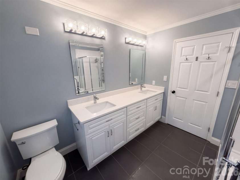 4412 Lazy Drive, Charlotte, NC 28215.  MLS# CAR4431553, YatesRealty ID 54847. 