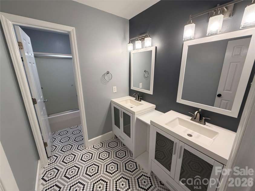 4412 Lazy Drive, Charlotte, NC 28215.  MLS# CAR4431553, YatesRealty ID 54847. 