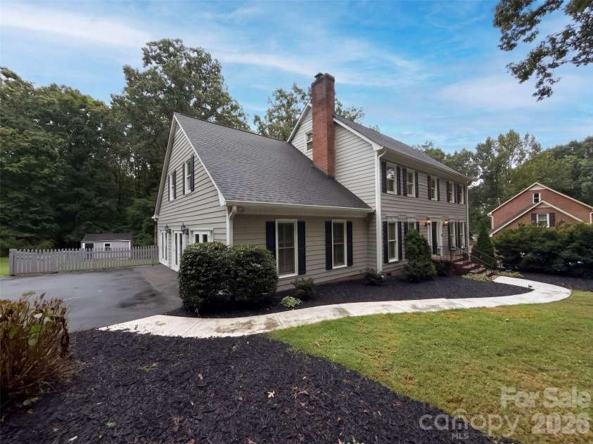 4412 Lazy Drive, Charlotte, NC 28215.  MLS# CAR4431553, YatesRealty ID 54847. 