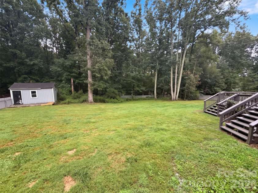 4412 Lazy Drive, Charlotte, NC 28215.  MLS# CAR4431553, YatesRealty ID 54847. 