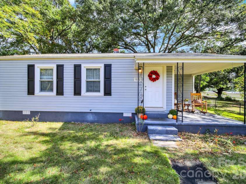 1656 Oakridge Meadows Court, Rock Hill, SC 29732.  MLS# CAR4429407, YatesRealty ID 54848. 