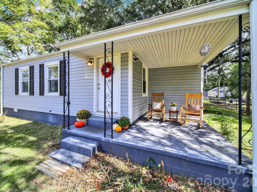 1656 Oakridge Meadows Court, Rock Hill, SC 29732.  MLS# CAR4429407, YatesRealty ID 54848. 