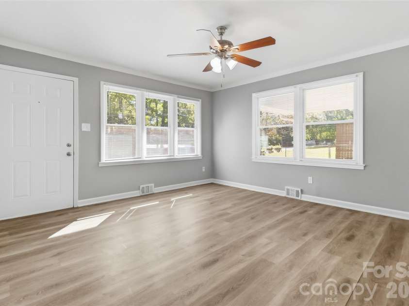 519 Annex Avenue, Kannapolis, NC 28083.  MLS# CAR4431426, YatesRealty ID 54849. 