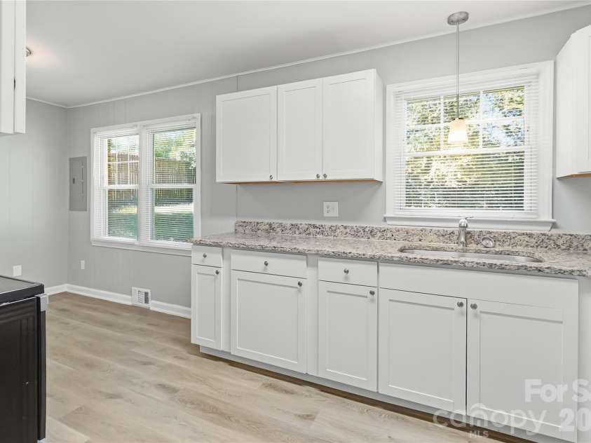 519 Annex Avenue, Kannapolis, NC 28083.  MLS# CAR4431426, YatesRealty ID 54849. 