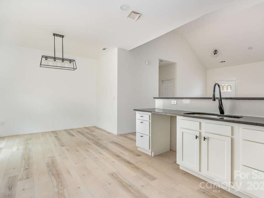 149 Ole Eastpointe Drive, York, SC 29745.  MLS# CAR4293537, YatesRealty ID 5485. Dining and Kitchen View