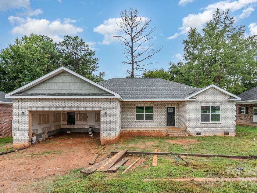 149 Ole Eastpointe Drive, York, SC 29745.  MLS# CAR4293537, YatesRealty ID 5485. Front View of Home
