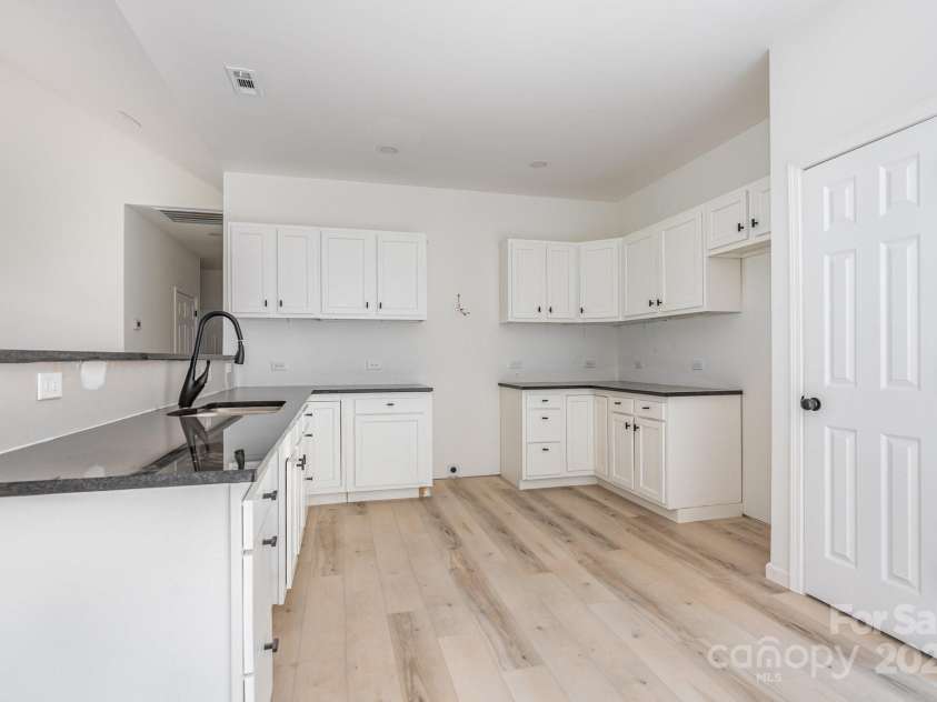 149 Ole Eastpointe Drive, York, SC 29745.  MLS# CAR4293537, YatesRealty ID 5485. Kitchen