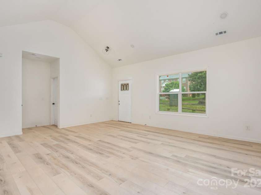 149 Ole Eastpointe Drive, York, SC 29745.  MLS# CAR4293537, YatesRealty ID 5485. Livingroom View 