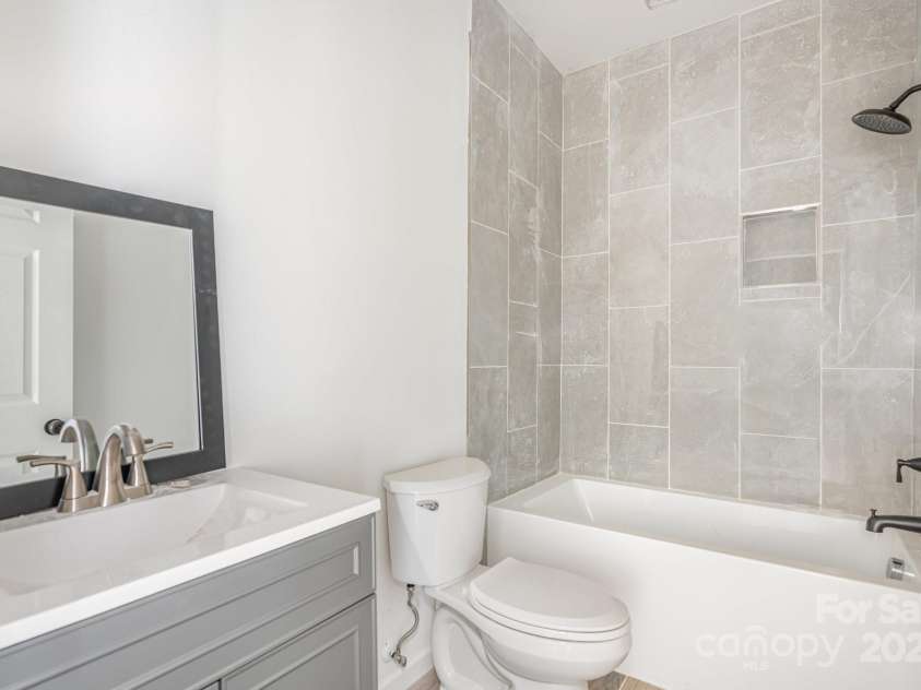 149 Ole Eastpointe Drive, York, SC 29745.  MLS# CAR4293537, YatesRealty ID 5485. Second Bathroom