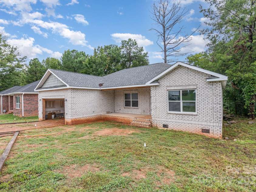 149 Ole Eastpointe Drive, York, SC 29745.  MLS# CAR4293537, YatesRealty ID 5485. Side View of Home