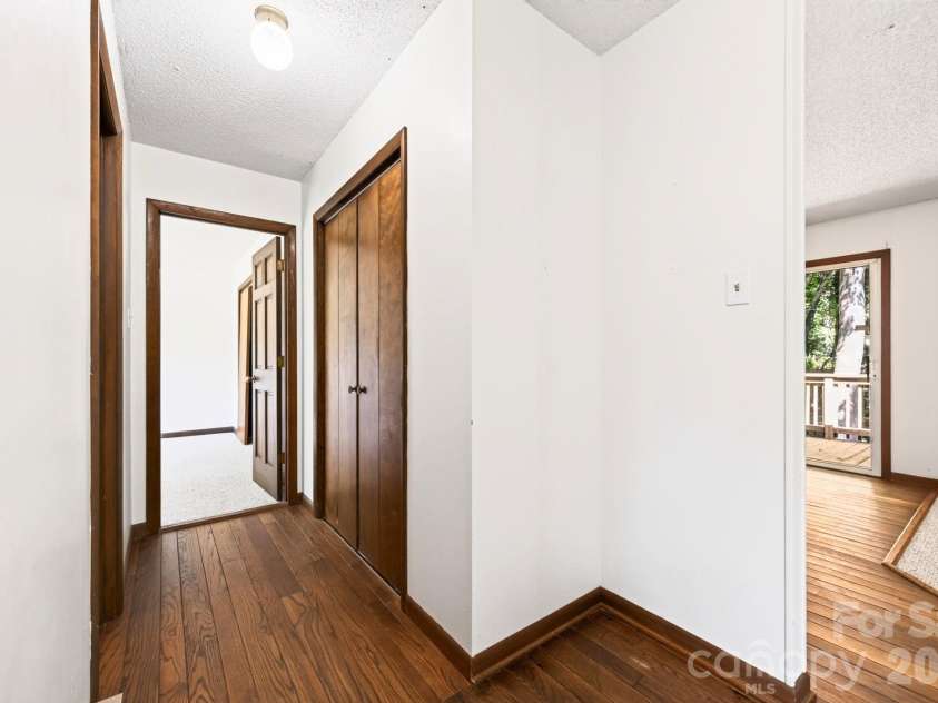340 Genesis Circle, Black Mountain, NC 28711.  MLS# CAR4429667, YatesRealty ID 54851. Front Entry Way