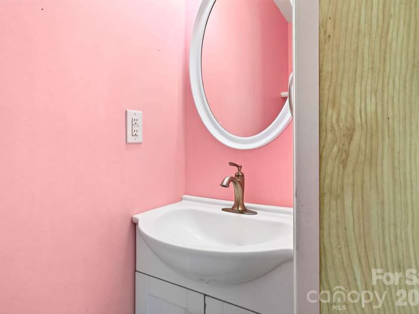 340 Genesis Circle, Black Mountain, NC 28711.  MLS# CAR4429667, YatesRealty ID 54851. Half Bathroom