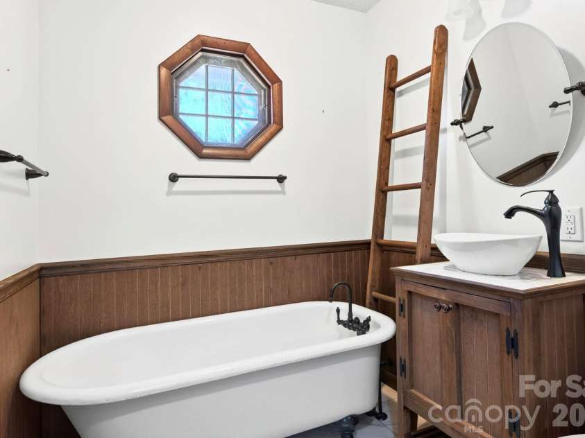 340 Genesis Circle, Black Mountain, NC 28711.  MLS# CAR4429667, YatesRealty ID 54851. Hallway Bathroom Tub