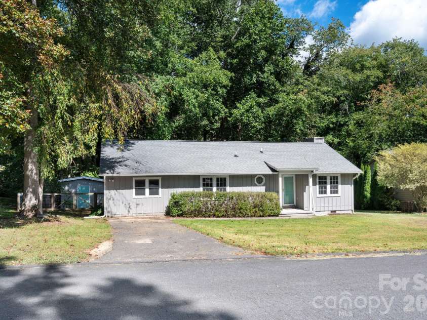 340 Genesis Circle, Black Mountain, NC 28711.  MLS# CAR4429667, YatesRealty ID 54851. Move-in Ready Home in Black Mountain