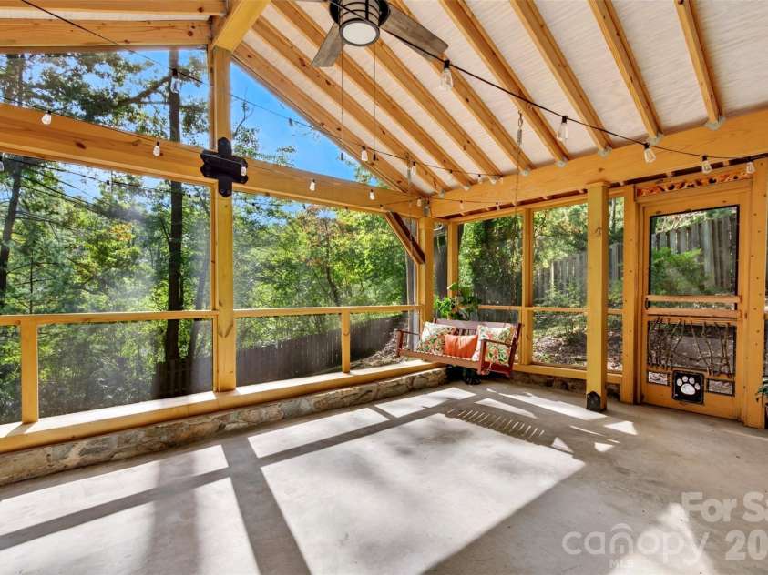 14 Willow Road, Asheville, NC 28804.  MLS# CAR4429269, YatesRealty ID 54853. 