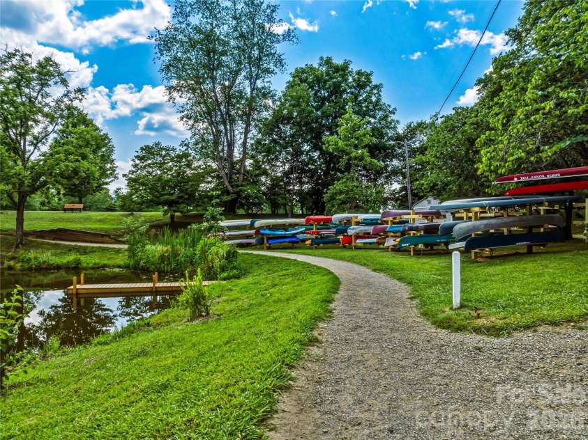 14 Willow Road, Asheville, NC 28804.  MLS# CAR4429269, YatesRealty ID 54853. Beaver Lake boating