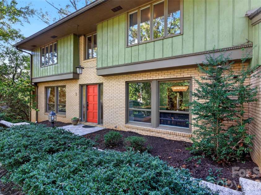 14 Willow Road, Asheville, NC 28804.  MLS# CAR4429269, YatesRealty ID 54853. Mid-century detail work