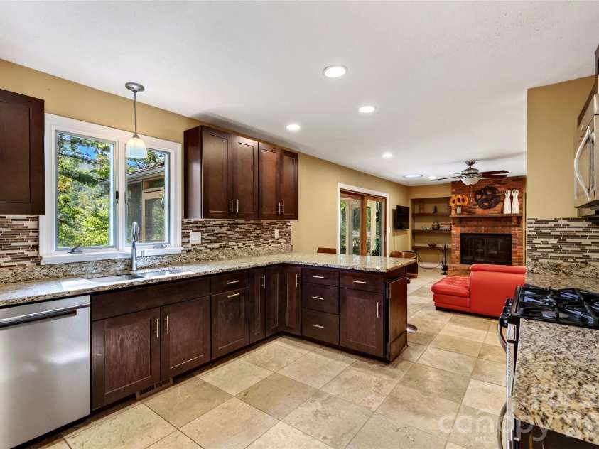 14 Willow Road, Asheville, NC 28804.  MLS# CAR4429269, YatesRealty ID 54853. Open concept kitchen flows into the family room.