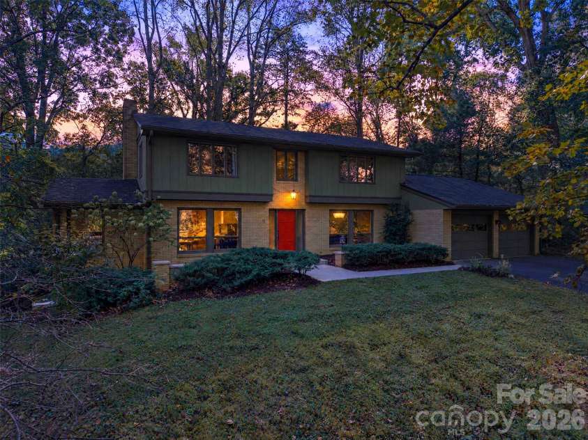 14 Willow Road, Asheville, NC 28804.  MLS# CAR4429269, YatesRealty ID 54853. Welcome home!