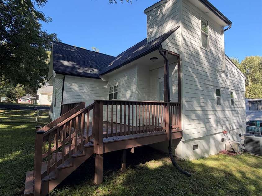 1015 4th Avenue, Gastonia, NC 28052.  MLS# CAR4431617, YatesRealty ID 54858. 