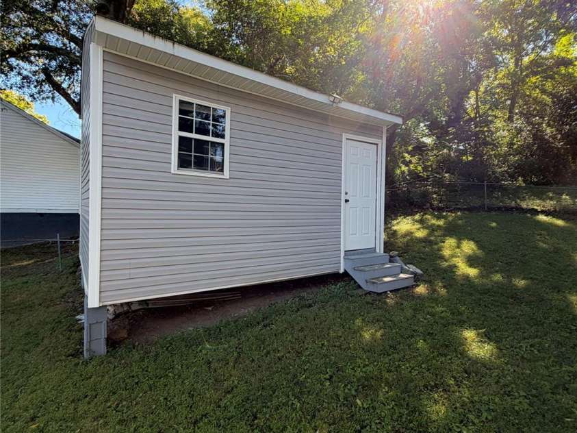 1015 4th Avenue, Gastonia, NC 28052.  MLS# CAR4431617, YatesRealty ID 54858. 