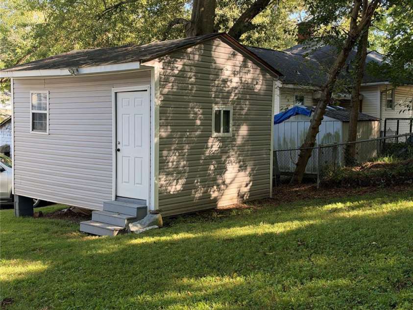 1015 4th Avenue, Gastonia, NC 28052.  MLS# CAR4431617, YatesRealty ID 54858. 