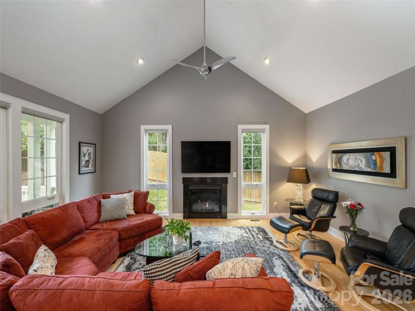 8 Broadmoor Drive, Arden, NC 28704.  MLS# CAR4431546, YatesRealty ID 54859. 