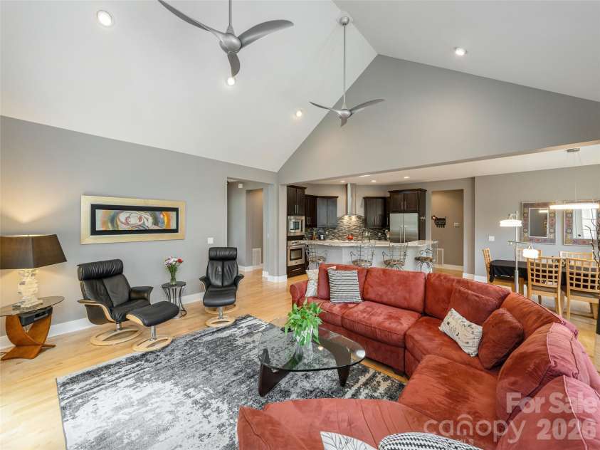 8 Broadmoor Drive, Arden, NC 28704.  MLS# CAR4431546, YatesRealty ID 54859. 