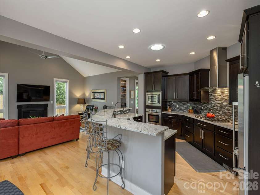 8 Broadmoor Drive, Arden, NC 28704.  MLS# CAR4431546, YatesRealty ID 54859. 