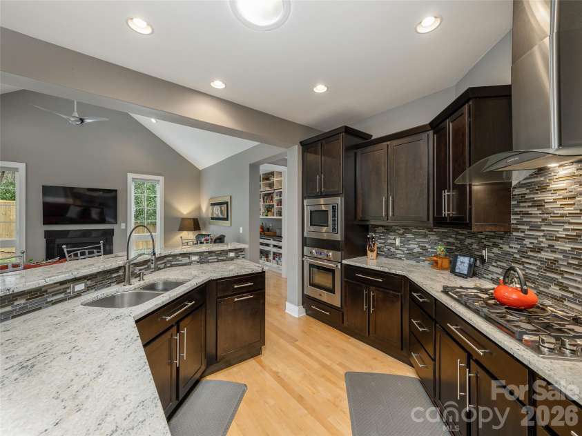 8 Broadmoor Drive, Arden, NC 28704.  MLS# CAR4431546, YatesRealty ID 54859. 