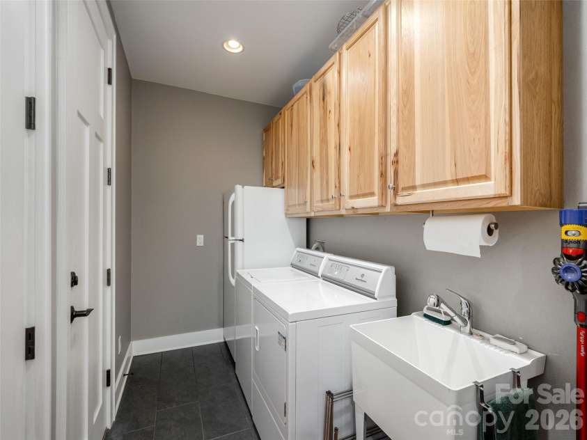 8 Broadmoor Drive, Arden, NC 28704.  MLS# CAR4431546, YatesRealty ID 54859. 
