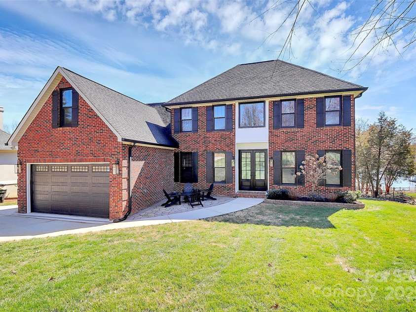 126 Anchor Lane, Troutman, NC 28166.  MLS# CAR4228228, YatesRealty ID 5486. BEAUTIFUL BRICK HOMEwith STREET APPEAL
